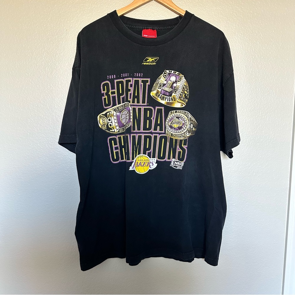 VTG Y2K Reebok Los Angeles LA Lakers T-Shirt 3 Peat NBA Basketball Champions